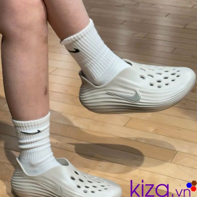 D&eacute;p sục nike reactx Rejuven8 m&agrave;u kem