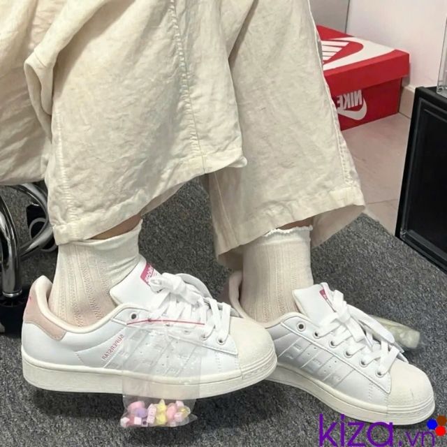 Giày Adidas Superstar mũi sò Giày Adidas Superstar mũi sò màu trắng gót hồng
