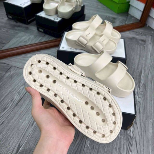 Dép quai ngang CK màu trắng 5cm