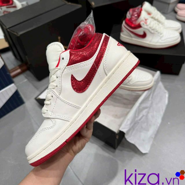 Gi&agrave;y nike jordan cổ thấp m&agrave;u trắng đỏ