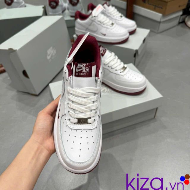 Giày nike nữ airforce màu trắng lót đỏ mận Giày nike nữ airforce màu trắng đỏ