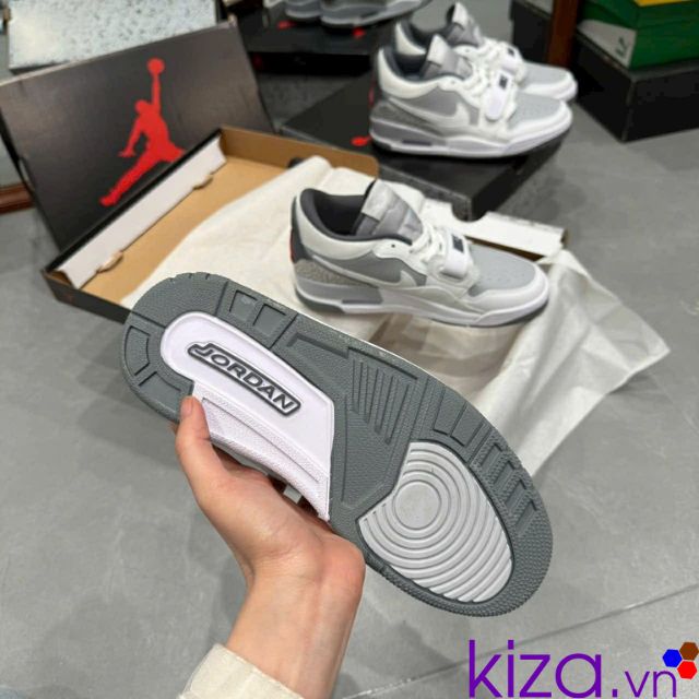 Gi&agrave;y Nike  Air Jordan 3 retro trắng x&aacute;m