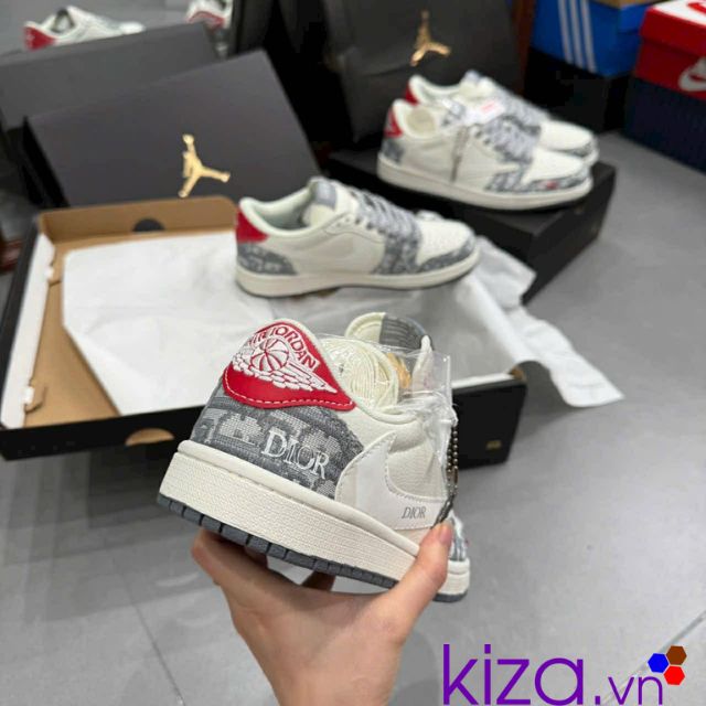 Giày nike jordan travis Dior màu trắng xám gót đỏ Giày nike jordan travis Dior màu trắng xám gót đỏ